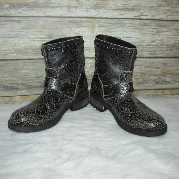 Mally Black Textured Leather Ankle Boots - Picture 6 of 8